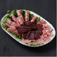 Тарелка мясных итальянских деликатесов
